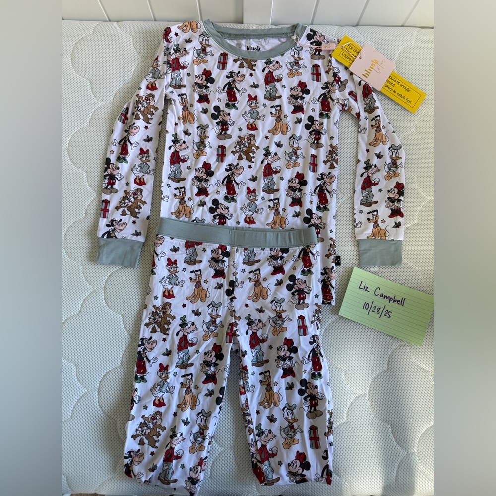 NEW Disney Blush Lotus Vintage Christmas 4T Two Piece Pajamas